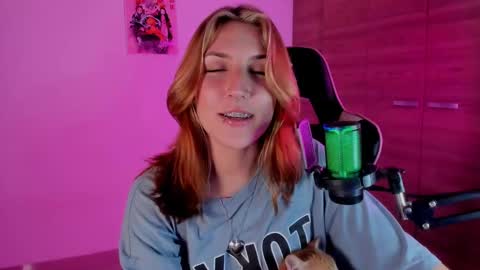 Linda Sofia help me get to 100 thumbs up online show from January 2025 04:18:02 AM