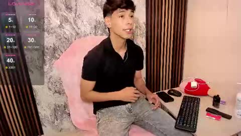 Snapshot of jacob_colliins chatting on June 2026 10:12:02 PM jacob_colliins online show from June 2026 10:12:02 PM