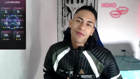 Snapshot of jacob_wolf_xxx chatting on October 2025 04:44:02 AM jacob online show from October 2025 04:44:02 AM