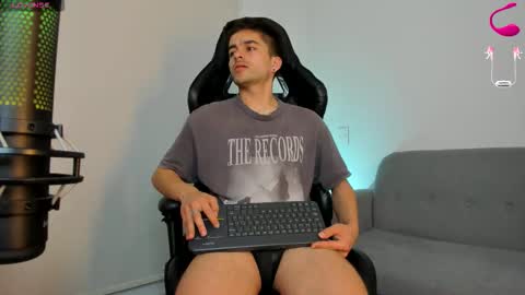 Snapshot of jacobstones_ chatting on November 2025 01:18:01 AM JACOB STONES online show from November 2025 01:18:01 AM