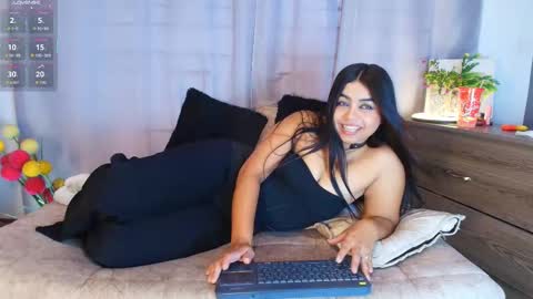 Snapshot of jade_brunnette chatting on December 2025 08:40:01 PM Jade Brunete online show from December 2025 08:40:01 PM