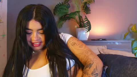Snapshot of jade_brunnette chatting on May 2026 08:50:02 PM Jade Brunete online show from May 2026 08:50:02 PM
