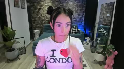 Snapshot of jade_porn chatting on March 2025 12:06:02 PM Jade independent model online show from March 2025 12:06:02 PM