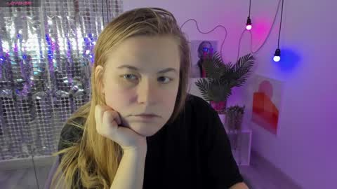 Jade online show from December 2024 01:43:02 PM