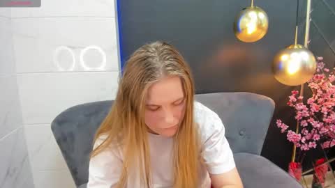 Jade online show from February 2025 07:49:01 PM