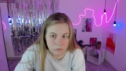 Jade online show from March 2025 01:37:01 PM