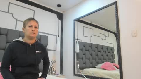 Snapshot of jade_squirt chatting on October 2025 11:08:02 AM Jade online show from October 2025 11:08:02 AM