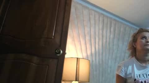 Snapshot of jade_squirt chatting on October 2025 10:08:01 AM Jade online show from October 2025 10:08:01 AM