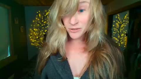 Snapshot of jadeamaryllis_ chatting on April 2026 01:12:02 PM jadeamaryllis_ online show from April 2026 01:12:02 PM