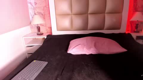 Snapshot of jadeestudios chatting on February 2025 10:58:01 PM jadeestudios online show from February 2025 10:58:01 PM