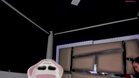 Snapshot of jadeestudios chatting on September 2025 02:11:02 AM jadeestudios online show from September 2025 02:11:02 AM