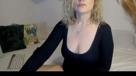 elena online show from February 2026 02:51:01 AM