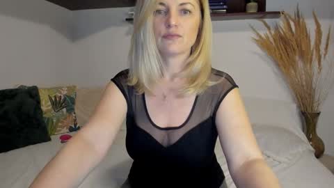 elena online show from March 2026 02:39:01 AM