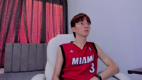 Snapshot of jake_evanss_ chatting on January 2025 01:40:01 PM JAKE online show from January 2025 01:40:01 PM