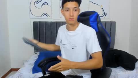 Hi guys im new 3 online show from December 2024 04:36:01 PM