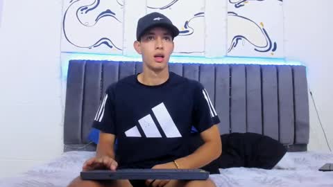 Hi guys im new 3 online show from February 2025 03:53:02 PM