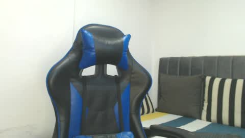 Hi guys im new 3 online show from April 2026 11:03:02 PM