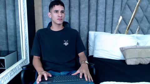 jakemoxleey online show from January 2025 12:36:02 PM
