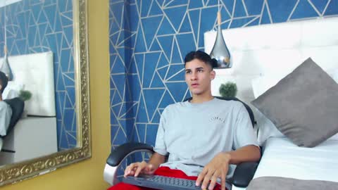 jakemoxleey online show from January 2025 12:24:02 PM