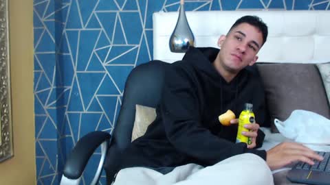 jakemoxleey online show from January 2025 12:36:02 PM