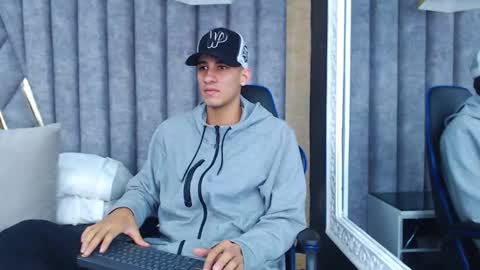 jakemoxleey online show from February 2025 12:19:02 PM