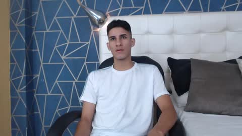 jakemoxleey online show from February 2025 12:33:01 PM