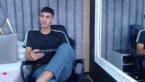 jakemoxleey online show from February 2025 02:52:02 PM