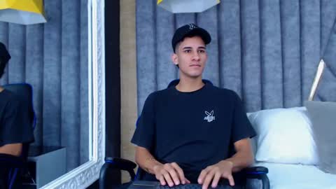 jakemoxleey online show from February 2025 01:07:01 PM