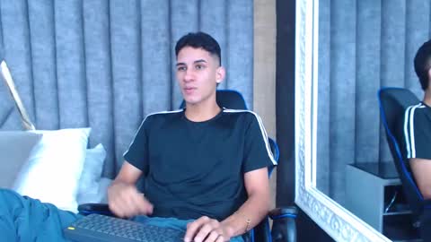 jakemoxleey online show from March 2025 12:05:02 PM