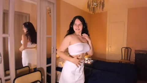 Lisa online show from October 2025 07:22:01 PM