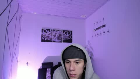 james_adamss_ online show from December 2025 11:49:02 AM