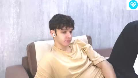 Snapshot of james_friends chatting on February 2025 12:10:01 AM James online show from February 2025 12:10:01 AM