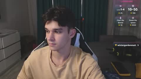 Snapshot of james_friends chatting on October 2025 09:06:01 PM James online show from October 2025 09:06:01 PM