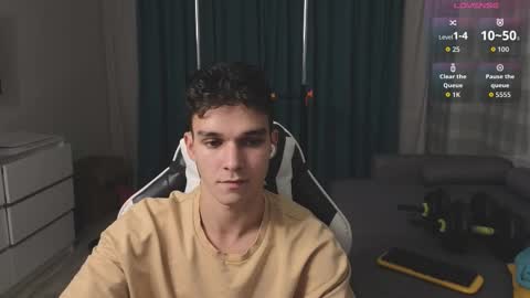 Snapshot of james_friends chatting on October 2025 08:09:02 PM James online show from October 2025 08:09:02 PM