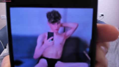 Snapshot of james_mil chatting on December 2024 01:22:01 AM James online show from December 2024 01:22:01 AM