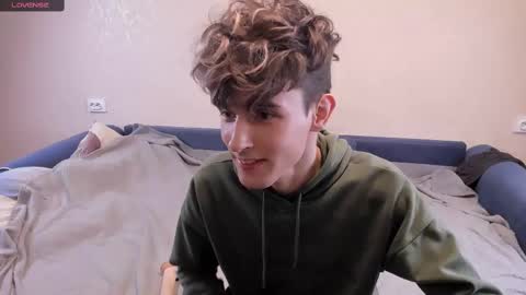 Snapshot of james_mil chatting on February 2025 09:44:02 PM James online show from February 2025 09:44:02 PM