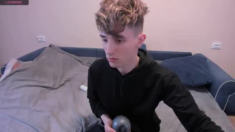 Snapshot of james_mil chatting on March 2025 09:40:02 PM James online show from March 2025 09:40:02 PM