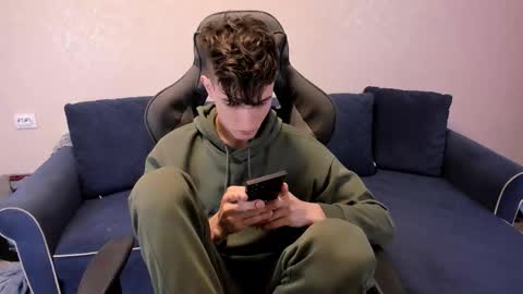 Snapshot of james_mil chatting on October 2025 06:20:02 PM James online show from October 2025 06:20:02 PM