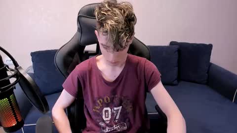 Snapshot of james_mil chatting on November 2025 08:31:01 PM James online show from November 2025 08:31:01 PM