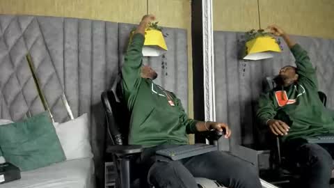 Snapshot of jamesparck chatting on March 2026 10:05:01 PM James online show from March 2026 10:05:01 PM