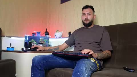 Snapshot of jamienoxus chatting on October 2025 06:08:02 AM Robbie online show from October 2025 06:08:02 AM