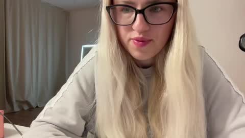 Nicole  online show from June 2026 09:30:01 PM