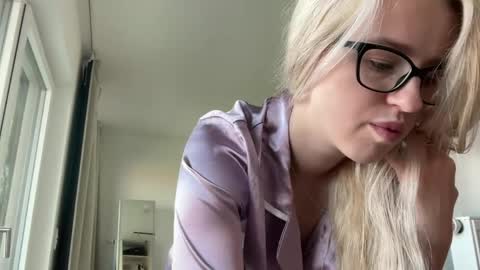Nicole  online show from June 2026 07:31:01 AM