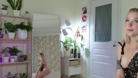 jane suckss online show from November 2025 04:33:02 AM