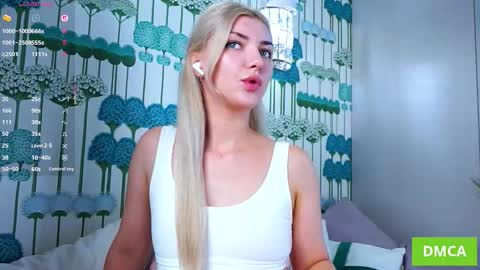 Jennifer  online show from September 2025 06:17:01 AM