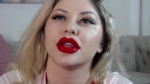 Snapshot of janellebrown_ chatting on December 2024 05:33:01 PM Janelle Brown online show from December 2024 05:33:01 PM