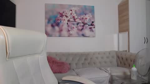 Snapshot of janellebrown_ chatting on December 2024 02:31:02 PM Janelle Brown online show from December 2024 02:31:02 PM