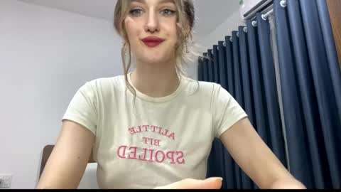 Janie online show from April 2026 08:40:01 PM