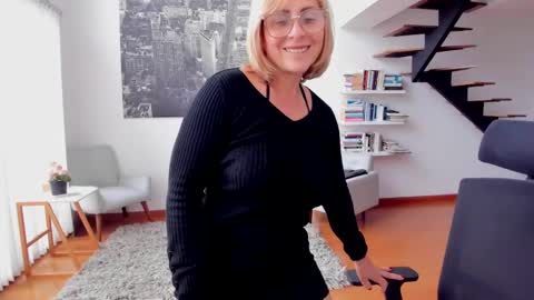Snapshot of janeturner chatting on October 2025 01:07:01 PM JANE TURNER MILF online show from October 2025 01:07:01 PM