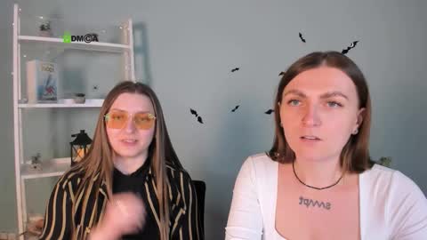 jasmine_fly online show from October 2025 01:02:02 PM